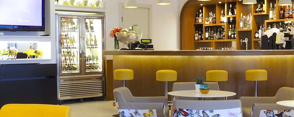 Hotel Bar