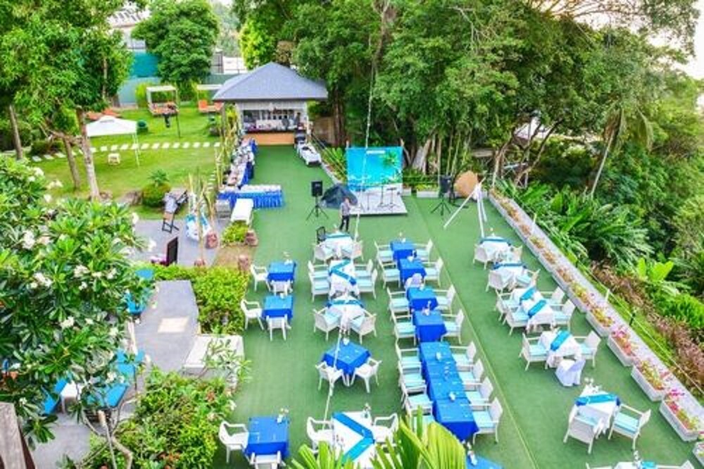 Poolside Bar