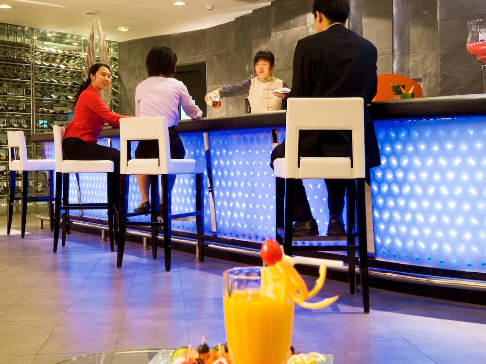 Hotel Bar
