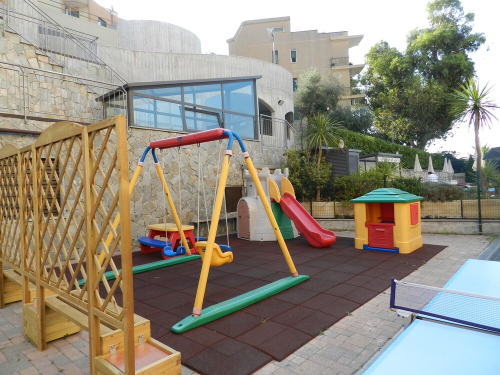 Area giochi per bambini (all'aperto)