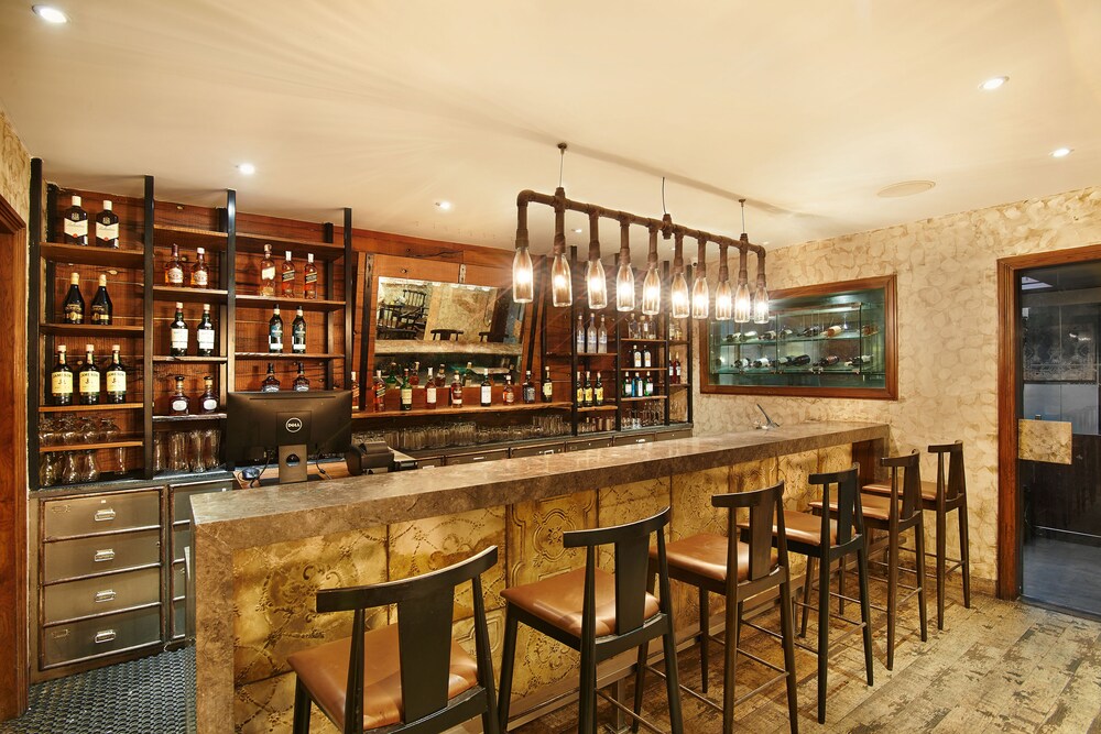 Hotel Lounge