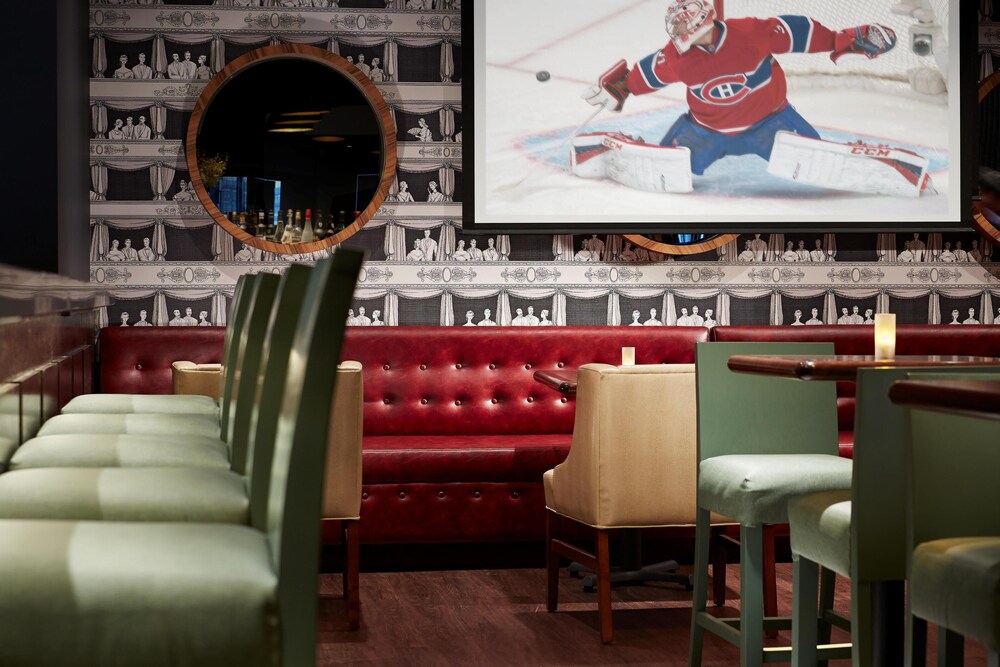 Hotel Bar