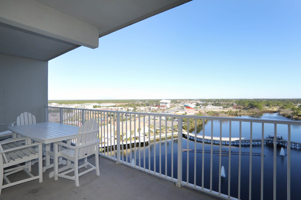 Condo, 2 Bedrooms, Lake View - Balcony