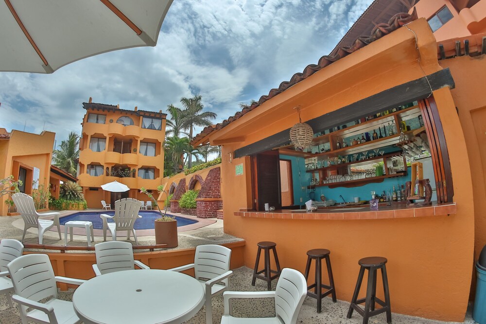 Poolside Bar