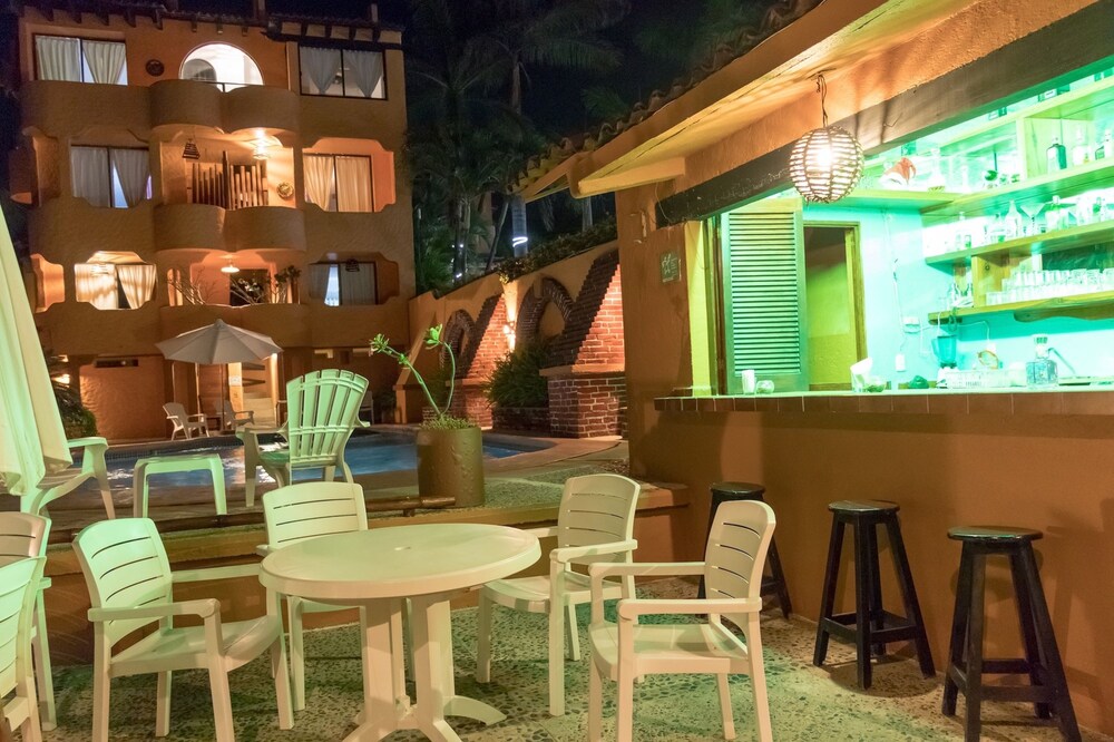 Poolside Bar