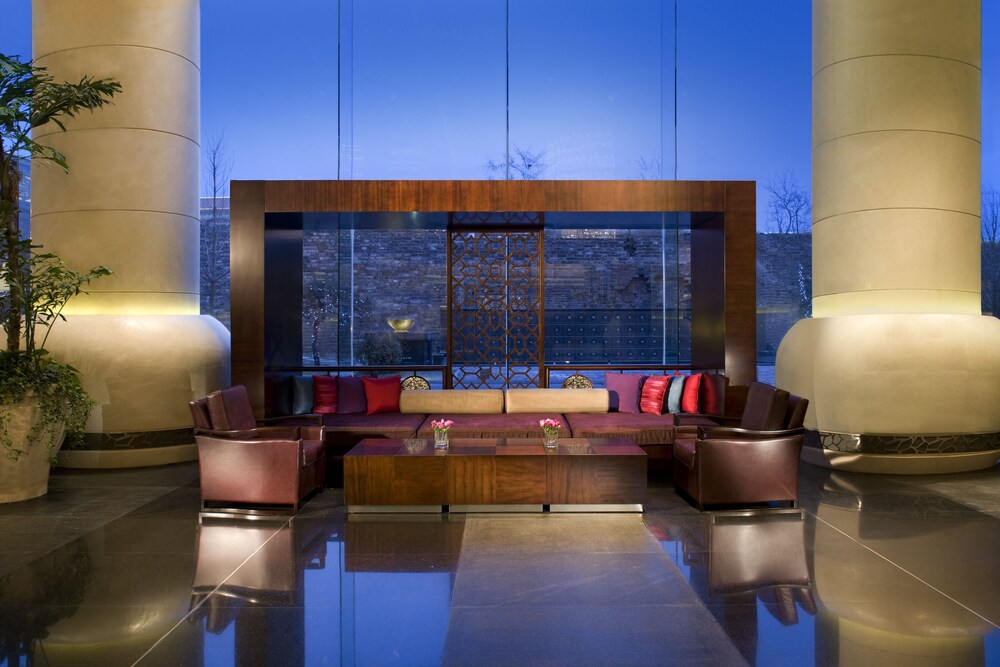 Hotel Lounge