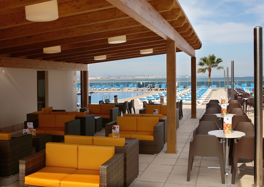 Poolside Bar