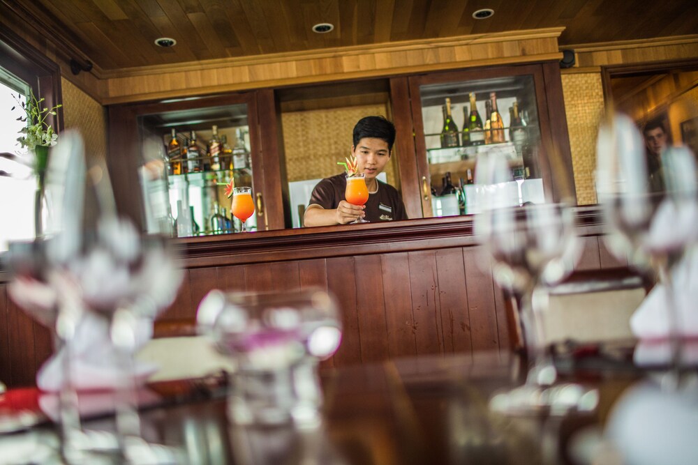 Hotel Bar