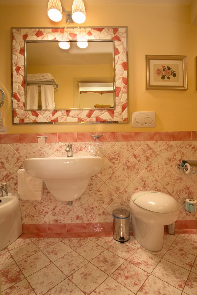 Standard Room - Bathroom