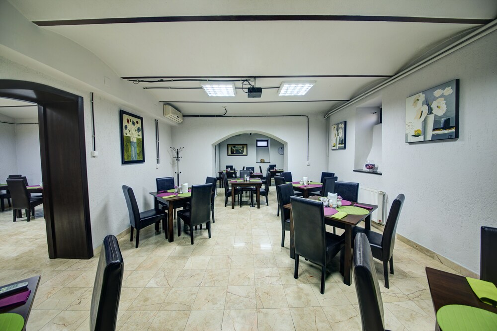 Food Court