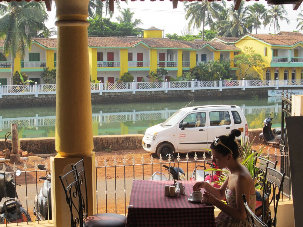Hotel Bar