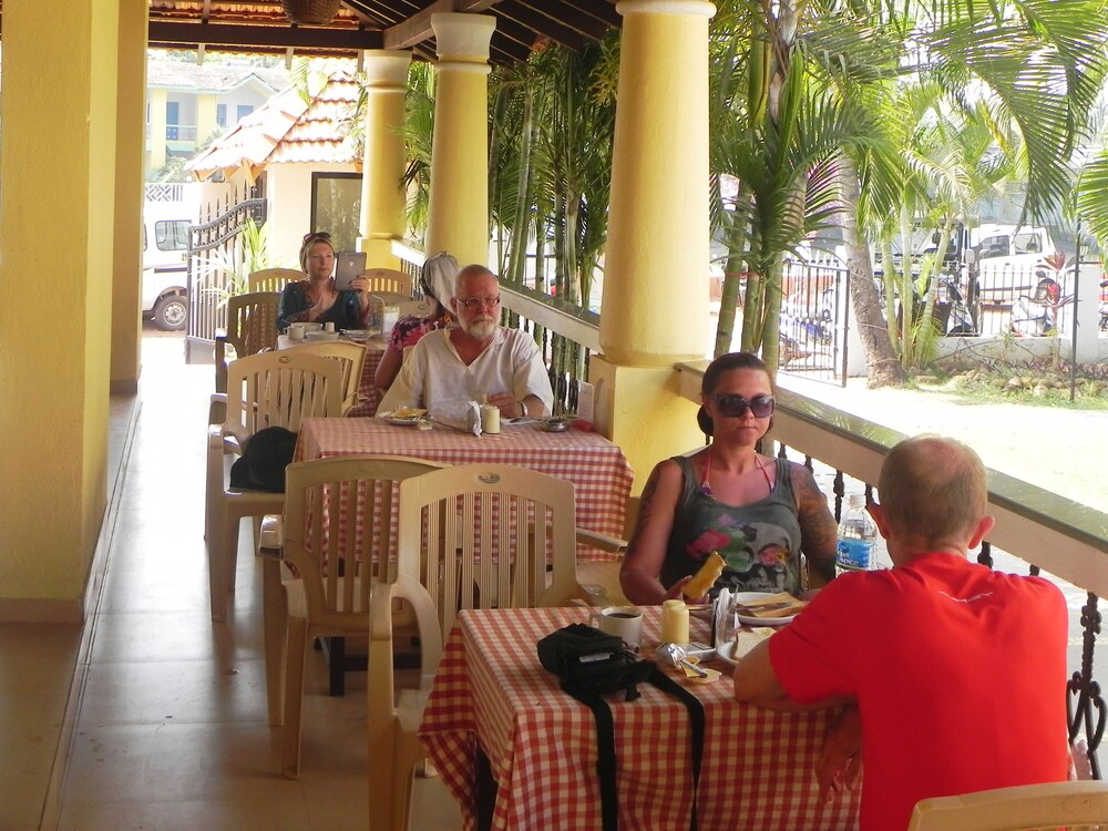 Couples Dining