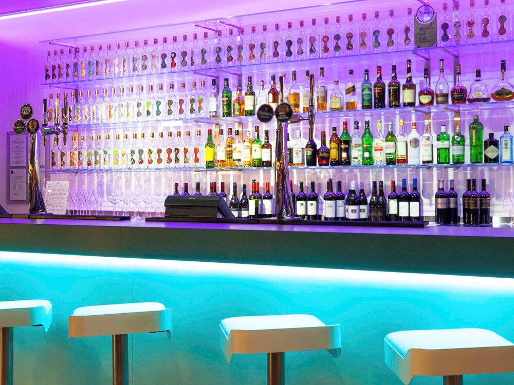 Hotel Bar