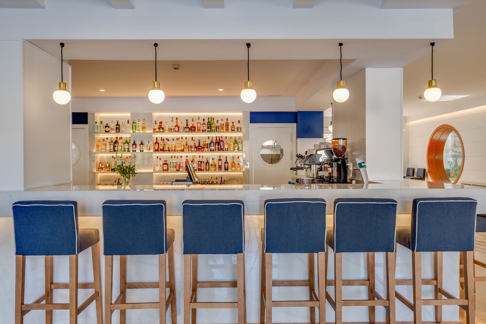 Hotel Bar
