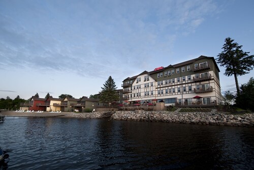 Chase On The Lake Resort Hotel