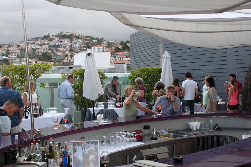 Poolside Bar