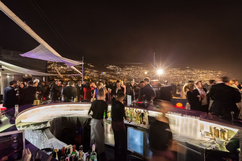 Poolside Bar