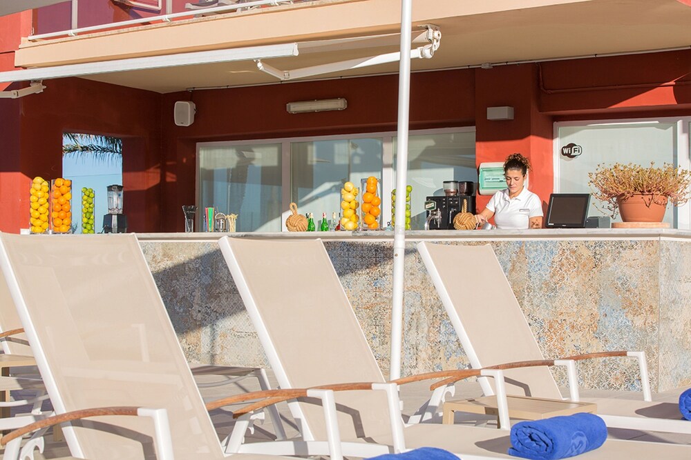 Poolside Bar
