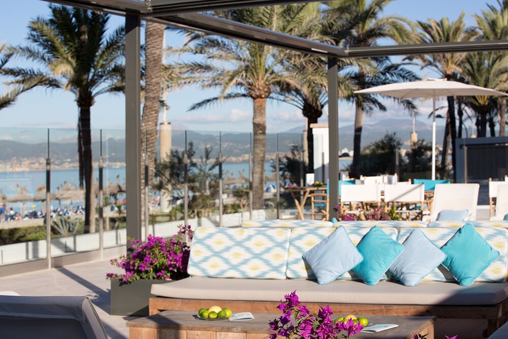 Hotel Lounge