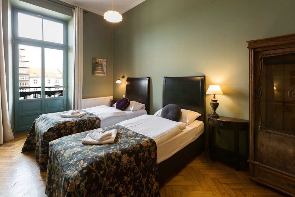 Apartment, 4 Bedrooms - Guestroom