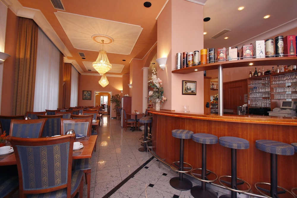 Hotel Bar