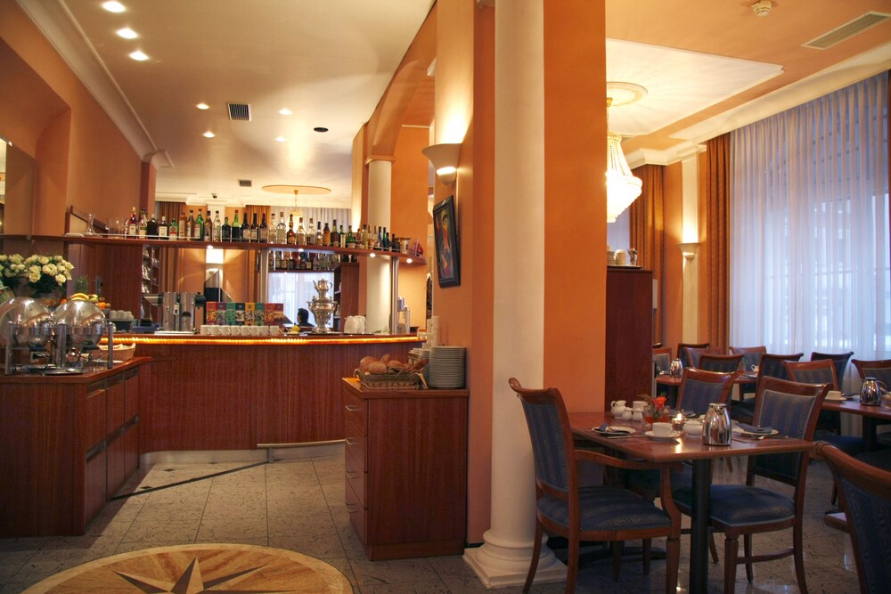 Hotel Bar