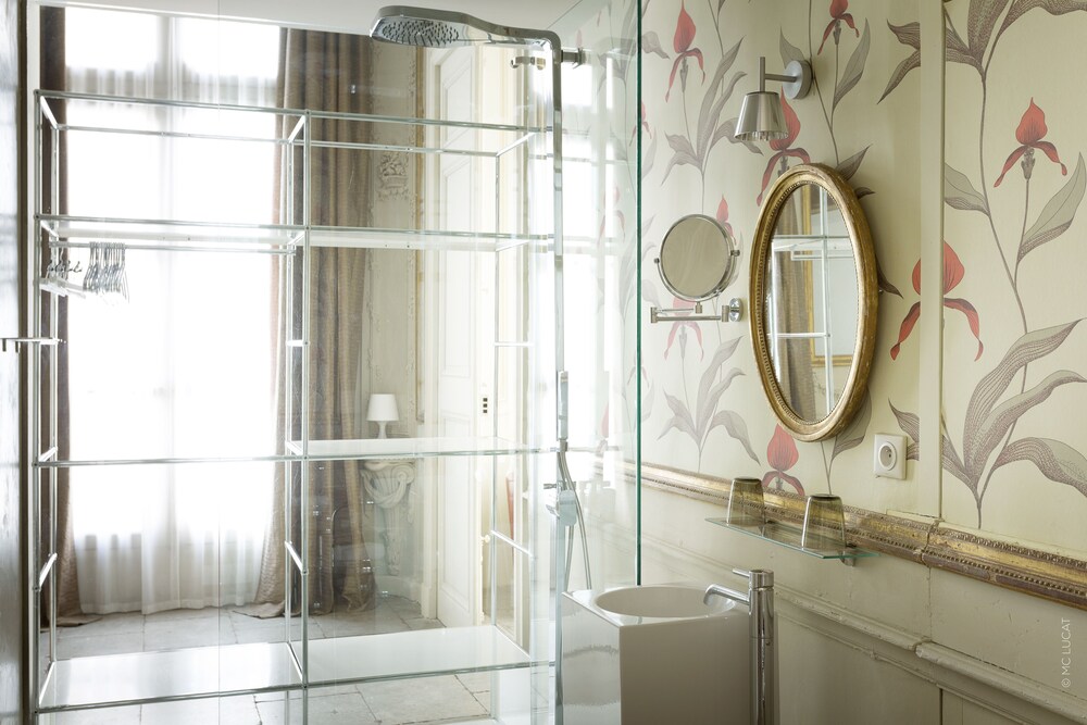 Luxury Room - Bathroom