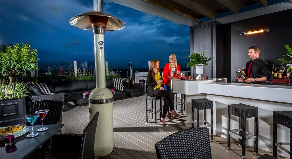 Hotel Bar