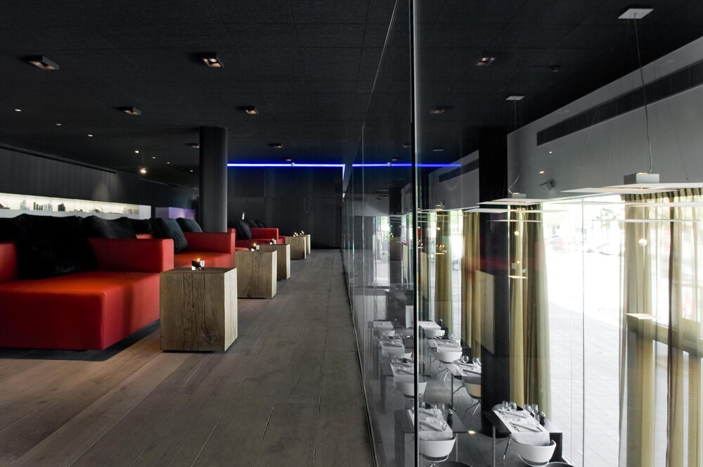 Hotel Lounge