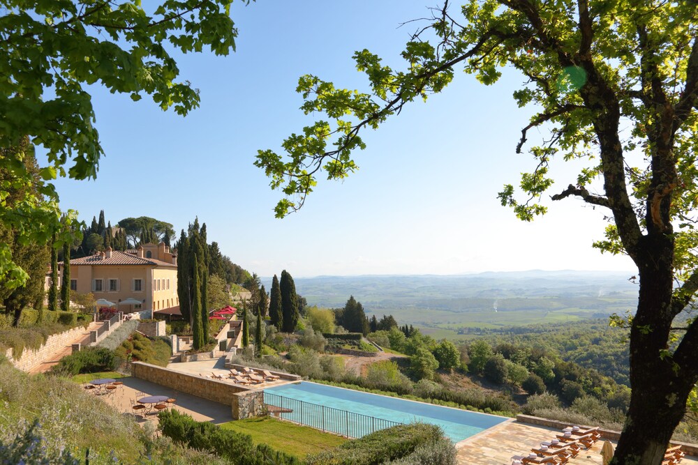Piscina a sfioro