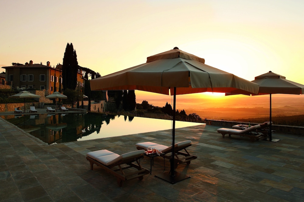 Piscina a sfioro