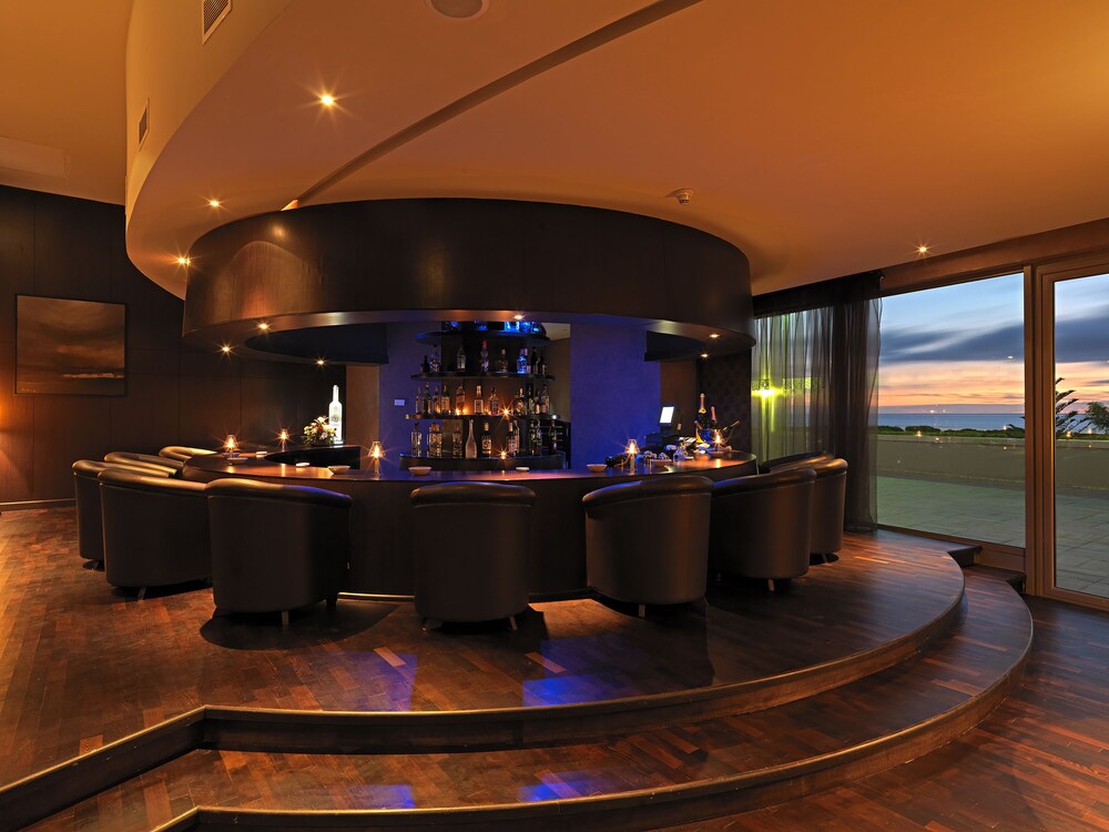 Hotel Lounge