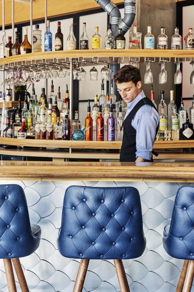 Hotel Bar