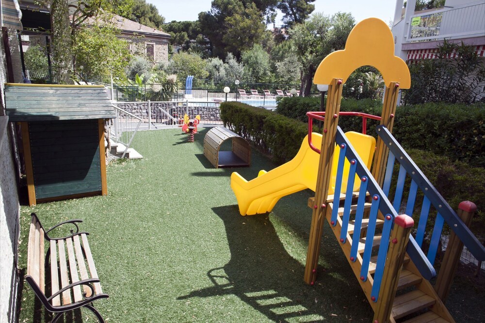Childrens Play Area - Outdoor