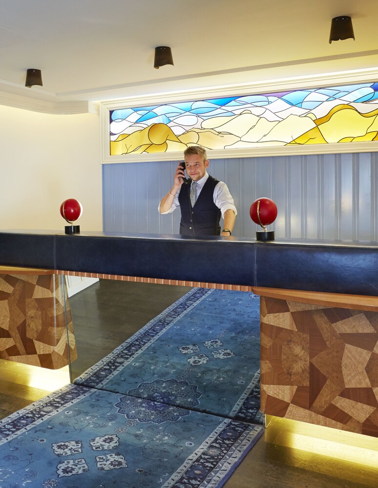 Concierge Desk