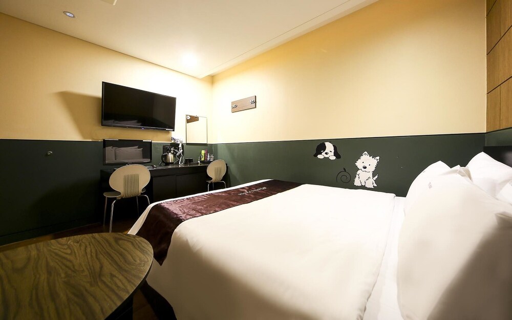 Guestroom
