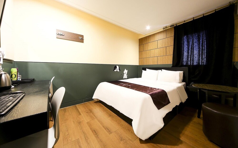 Guestroom