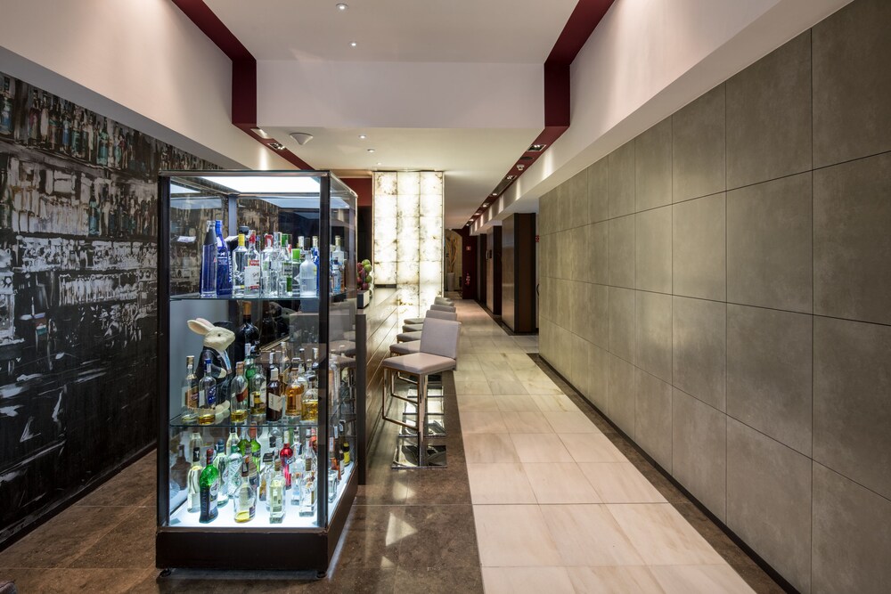 Hotel Bar