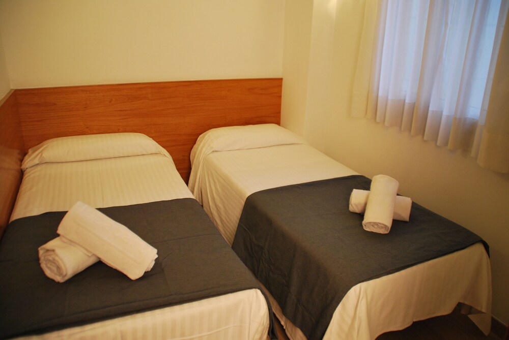Apartment, 2 Bedrooms (4 pax) - Guestroom