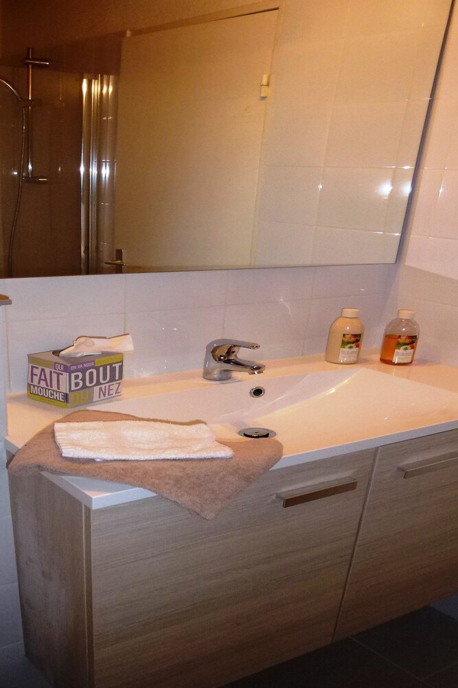 Apartment, 2 Bedrooms (Hameau) - Bathroom Sink