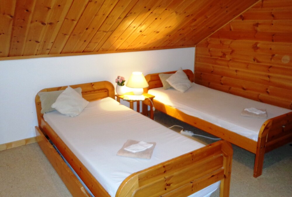 Chalet (Chloé - 8 personnes) - Guestroom