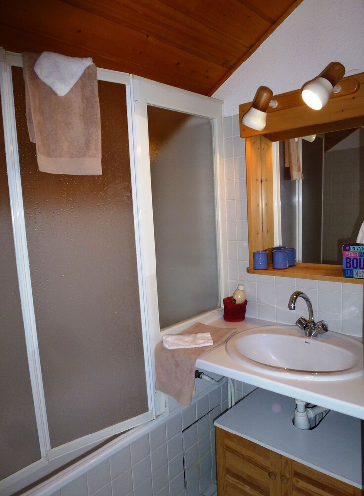 Apartment, 2 Bedrooms (Hameau) - Bathroom