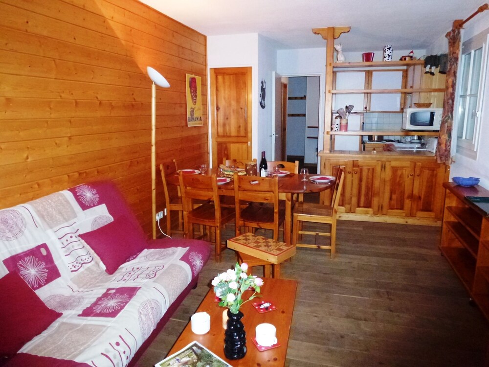 Apartment, 2 Bedrooms (Hameau) - Living Room
