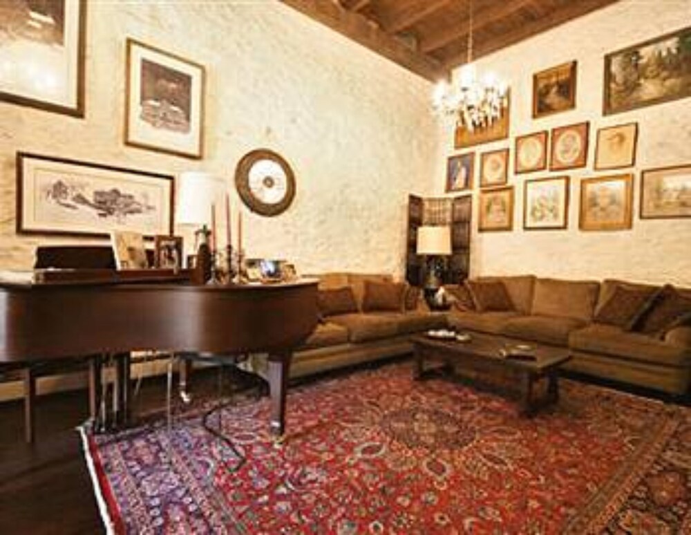 Hotel Lounge