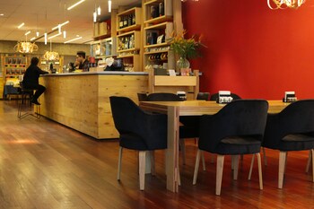 Food Court