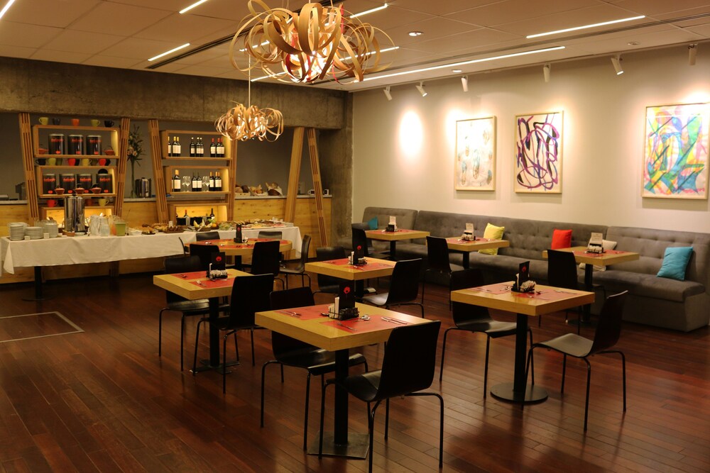 Food Court