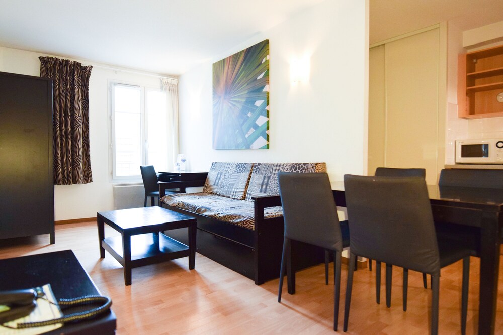 Apartment (3P6) - Living Room