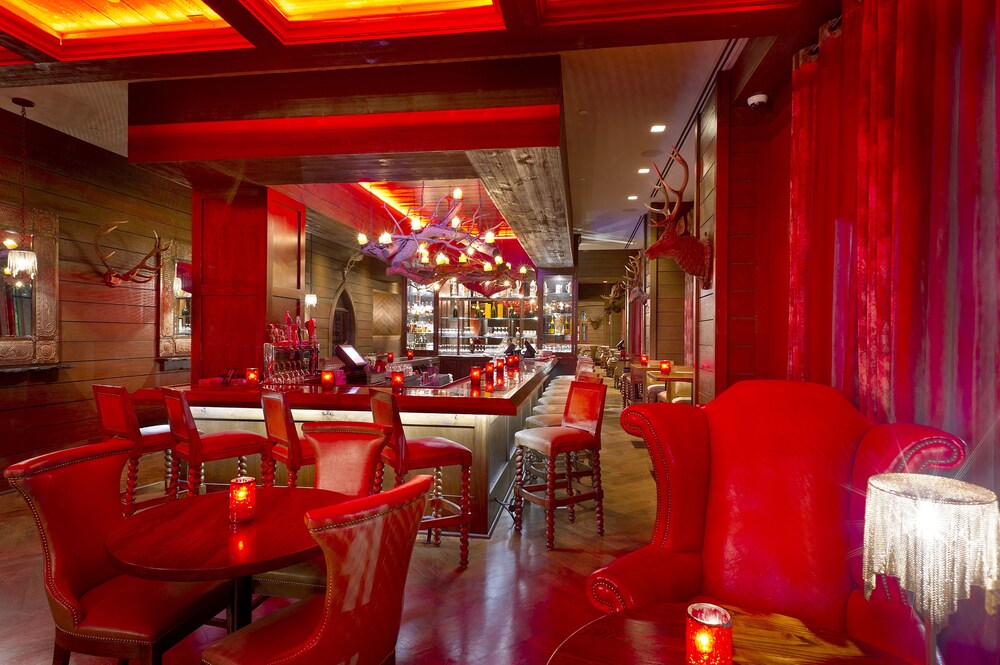 Hotel Lounge