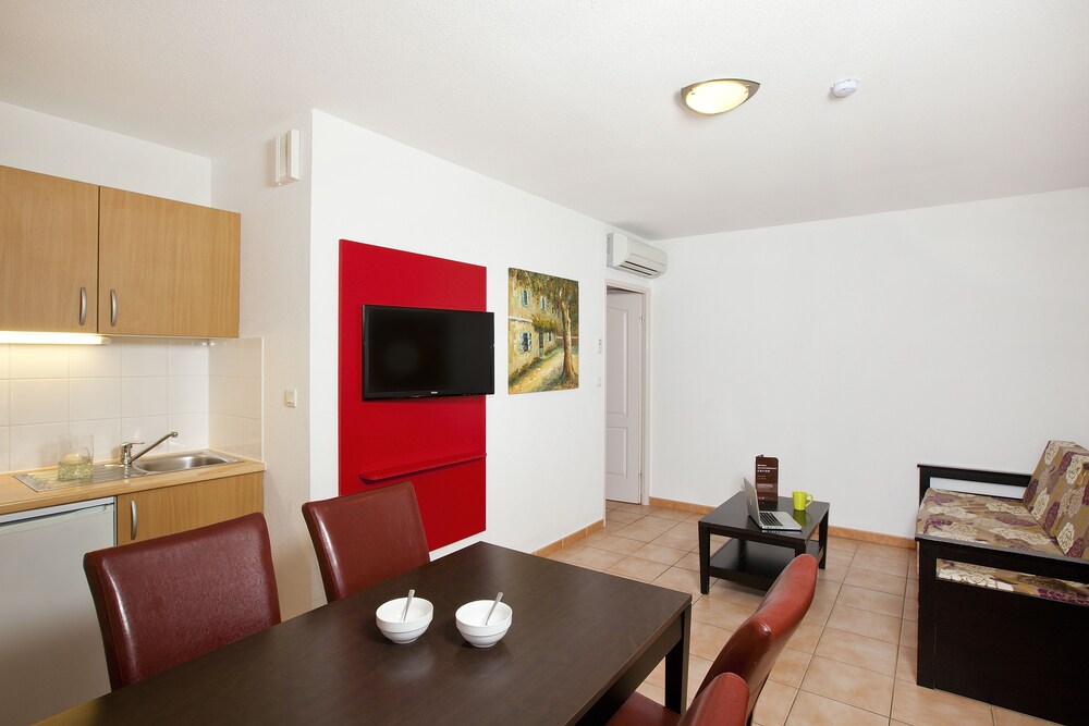 Two Bedroom Apartment - Guestroom