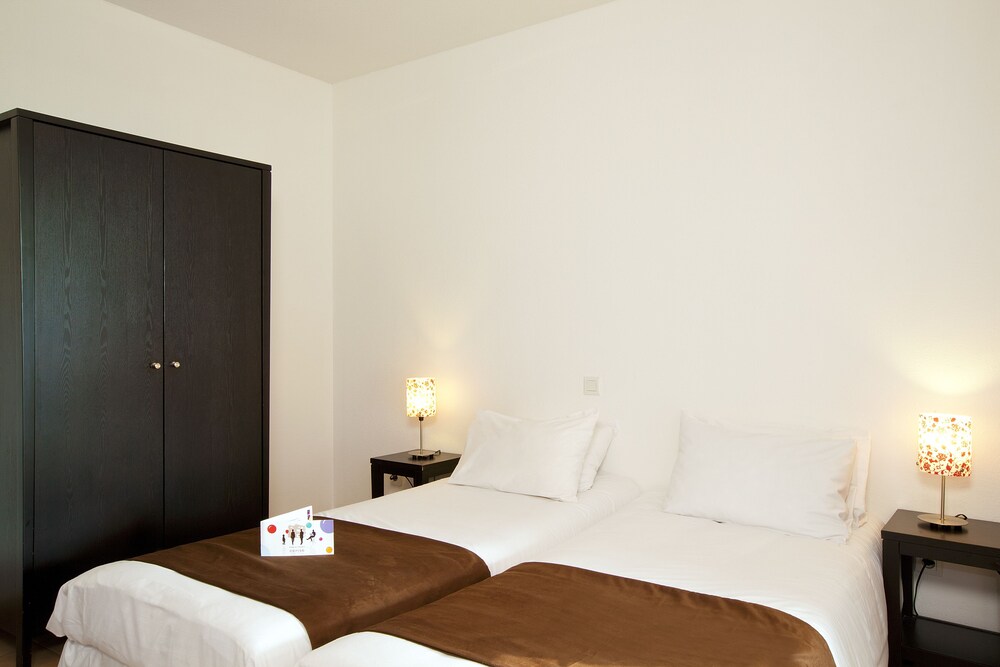 Two Bedroom Apartment - Guestroom